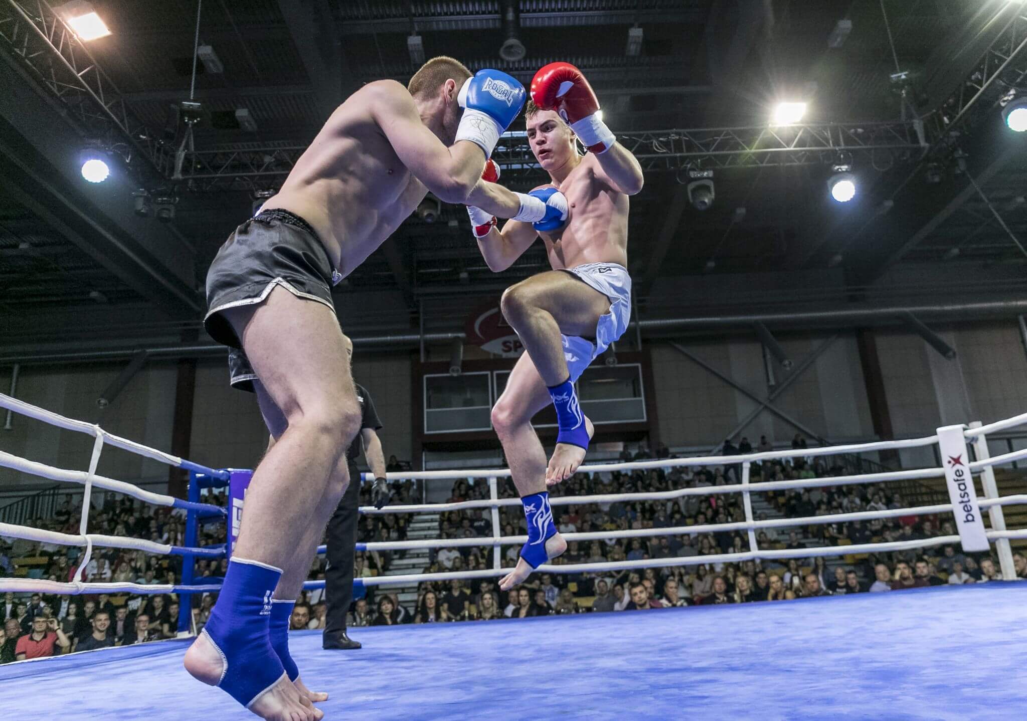 GALERII! Võitlussari Duel 1 Fight pakkus nauditavaid lahinguid ja karmi nokaudi