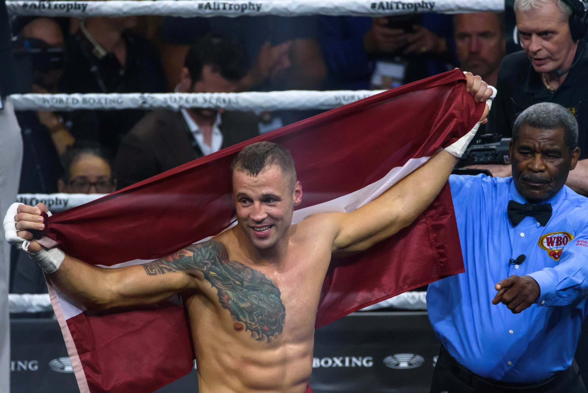 Briedis tegi Jake Pauli nimega tätoveeringu