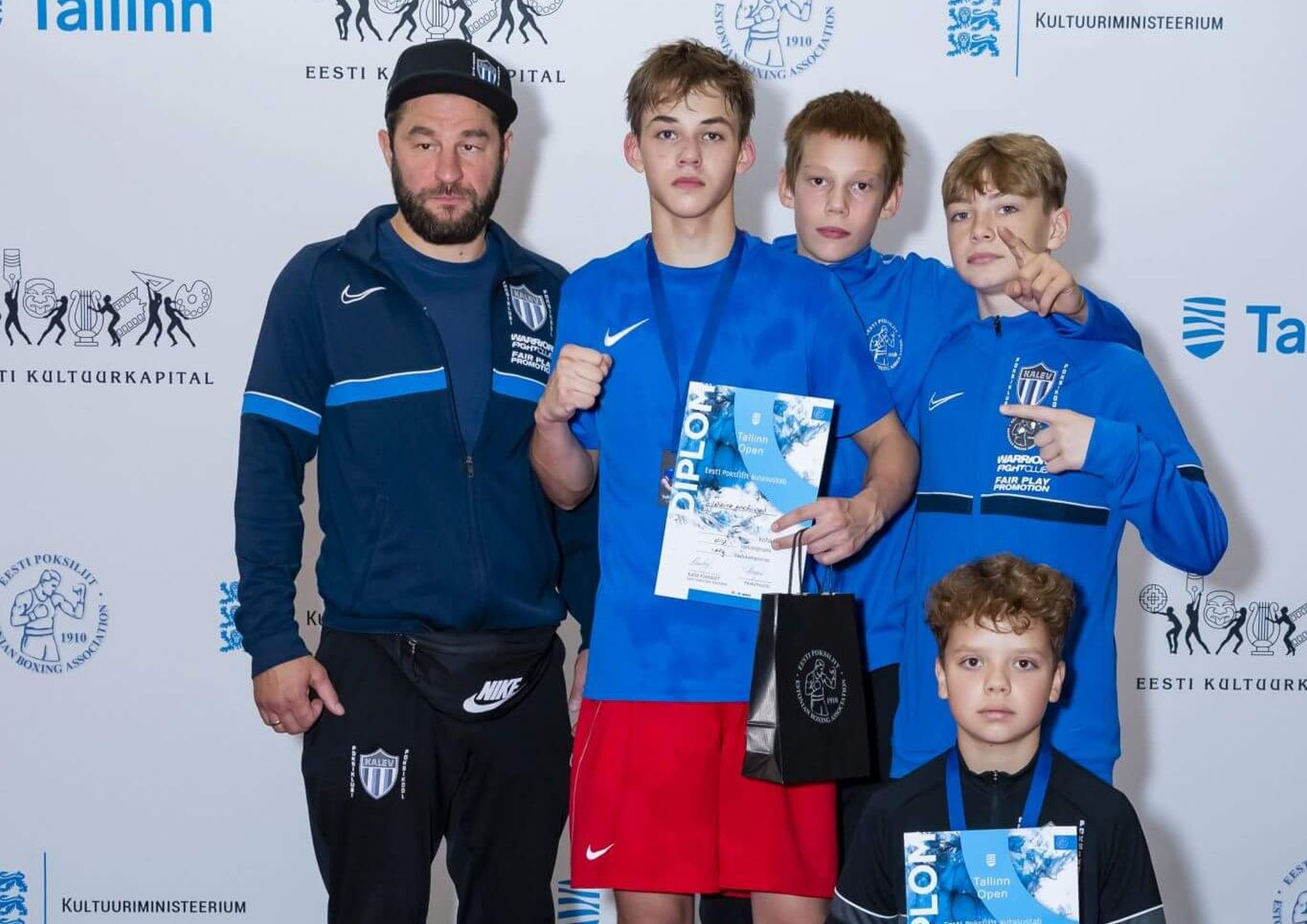 Tallinn OPEN 2023 - Ruslan Lopukhin (Kalev poksiklubi treener) oma kasvandikega (Foto Aleksandr Abrosimov)